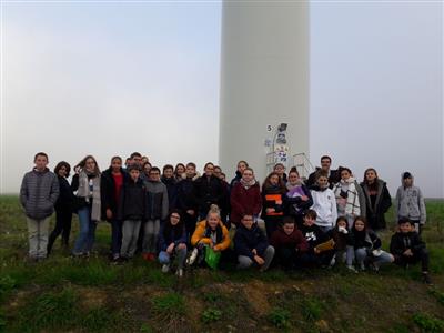 Sortie des 5ème au parc éolien de René